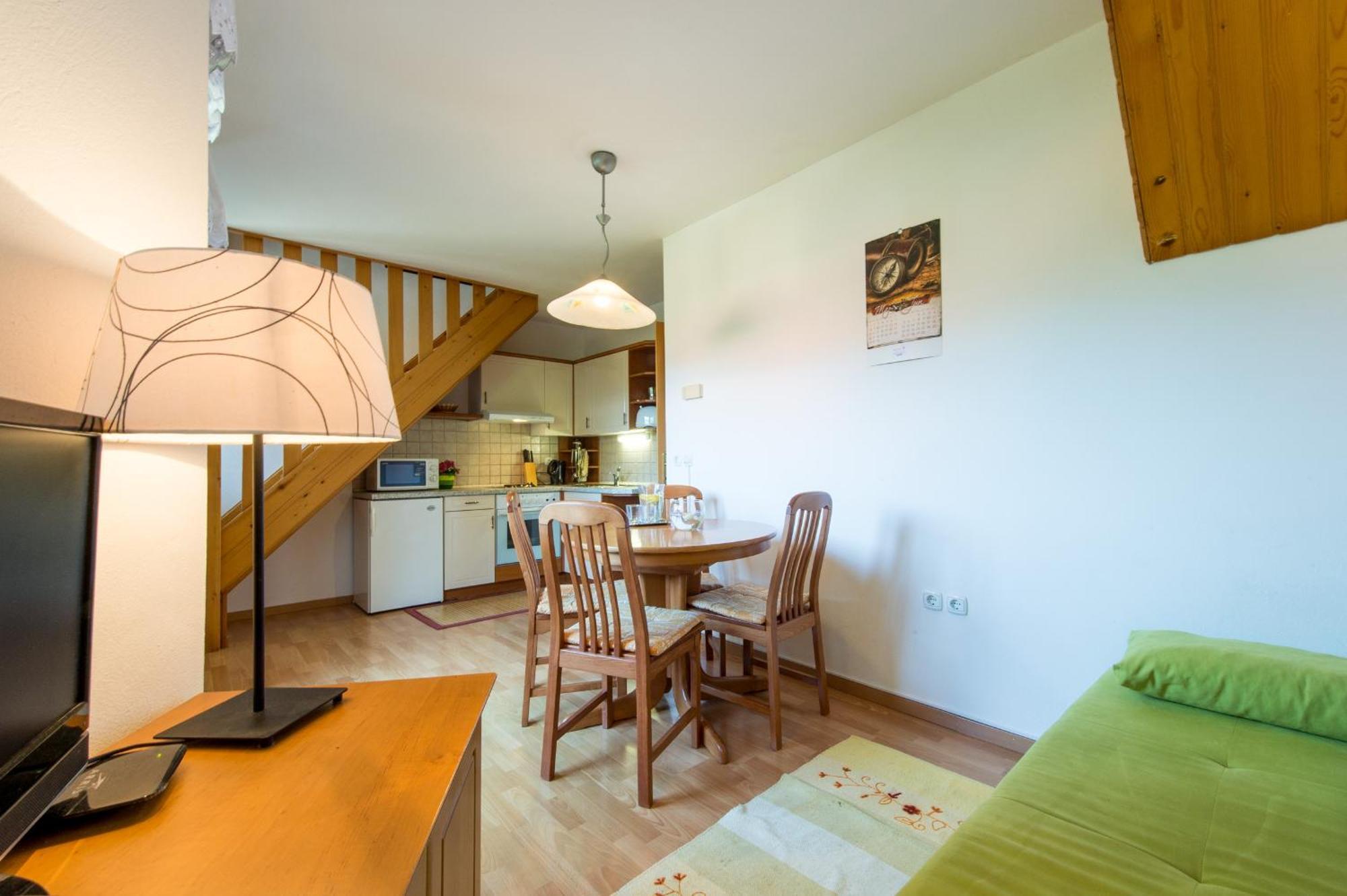 Apartments Jaka 돌레니스케토플리체 객실 사진